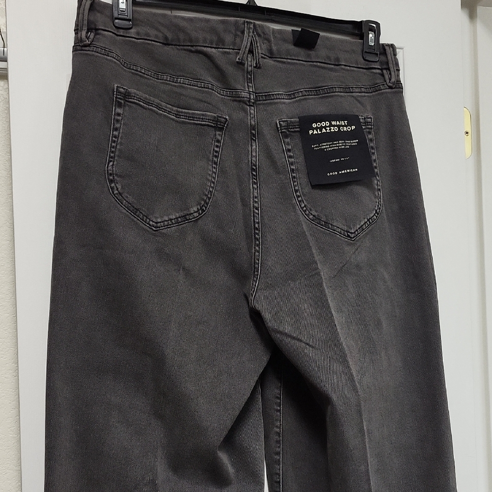 Good American Black Wash Palazzo Cropped Jeans - Picture 5 of 11